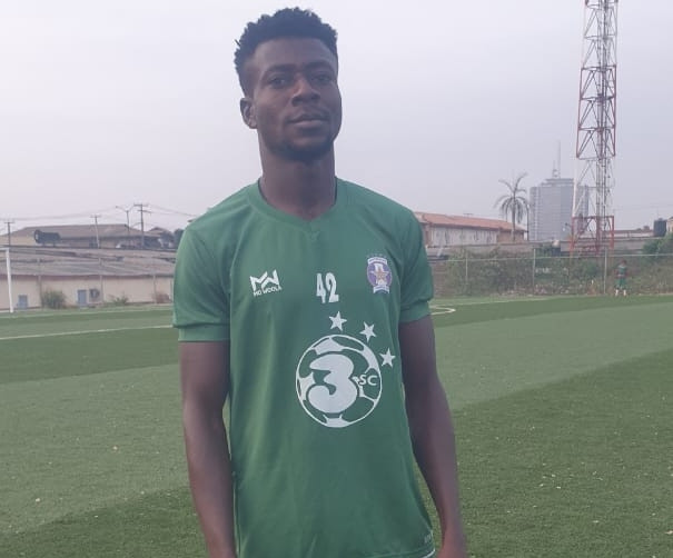 Former Golden Eaglet Defender Samuel Okon Pens a year and half contract with Shooting Stars